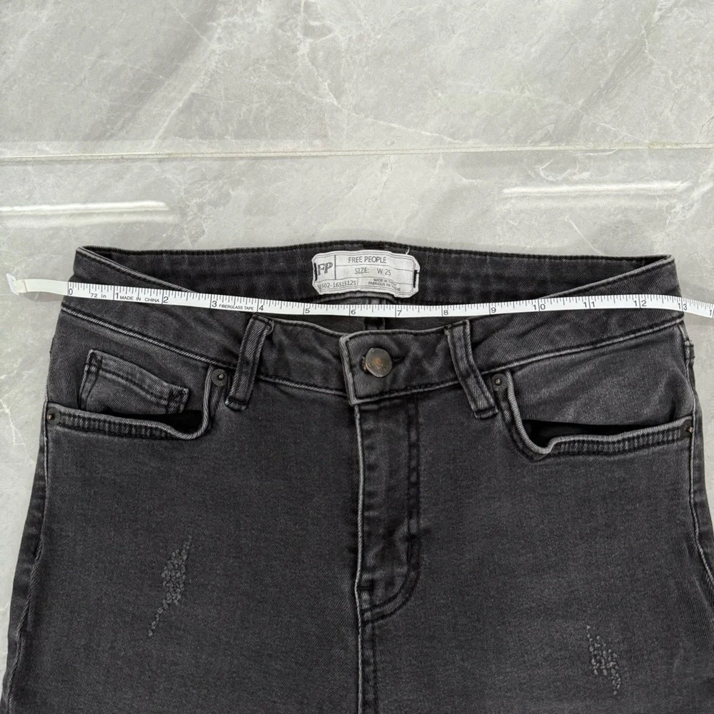 Women’s Free People Great Heights Washed Black Frayed Skinny Jeans Size 25